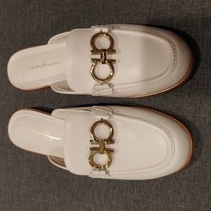 FERRAGAMO Reversible Logo Horse Bit Buckle Creme Flat Mules 8.5C